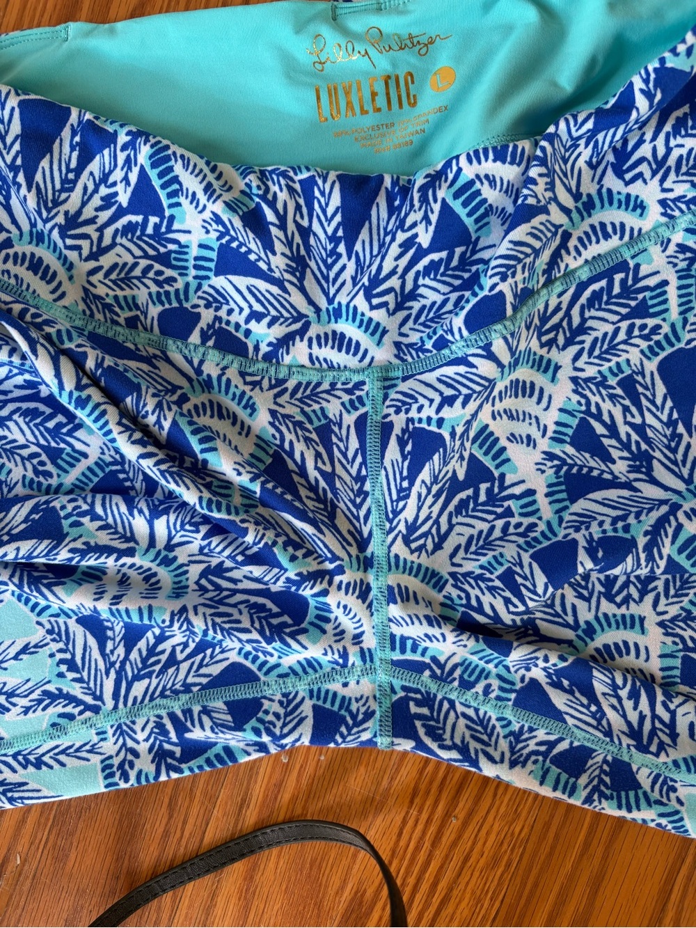 Lilly Pulitzer Luxletic Blue Tropical Print Cropped Leggings Size Large - Picture 6 of 6